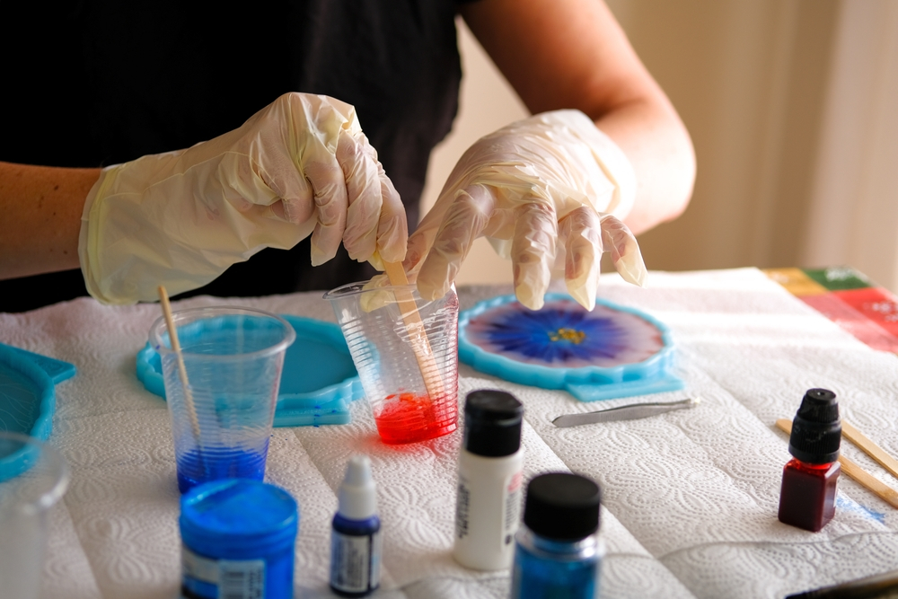 trabajando con resina epoxi imagen